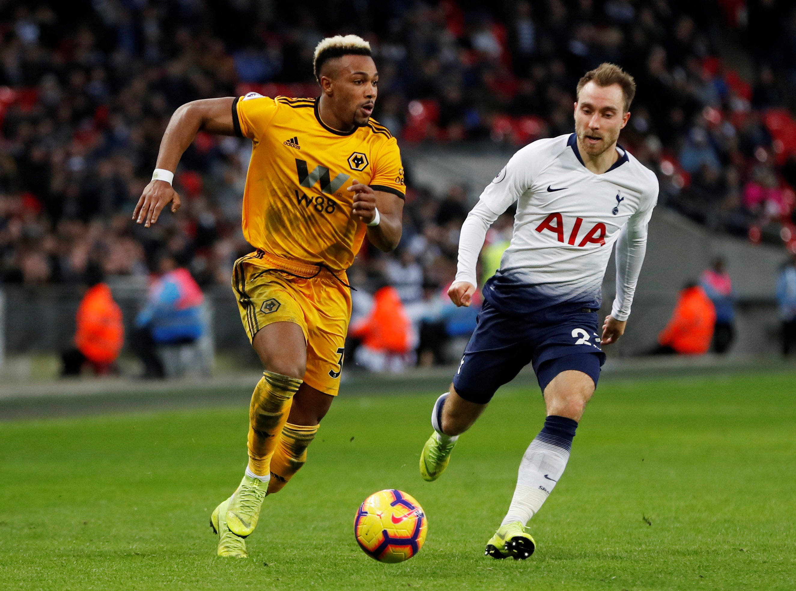 乌迪内斯击败对手,晋级下一轮 乌迪内斯击败对手,晋级下一轮