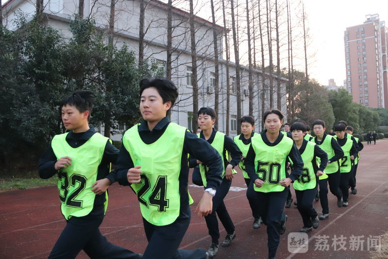 关于挑战极限!球队铿锵玫瑰的惊险比赛的信息 关于挑战极限!球队铿锵玫瑰的惊险比赛的信息