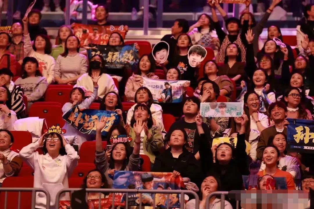 球员们的拼搏精神感染着观众 球员们的拼搏精神感染着观众