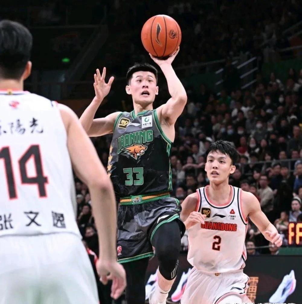 爱游戏网站-克服困难，CBA球队在赛场上勇往直前