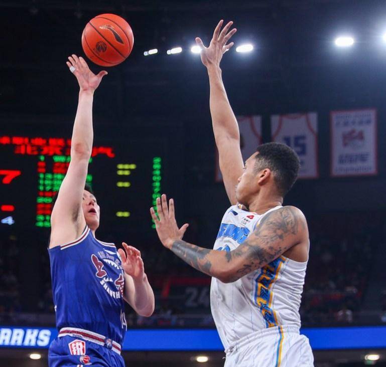 爱游戏注册-湖南男篮全队发威，击败对手