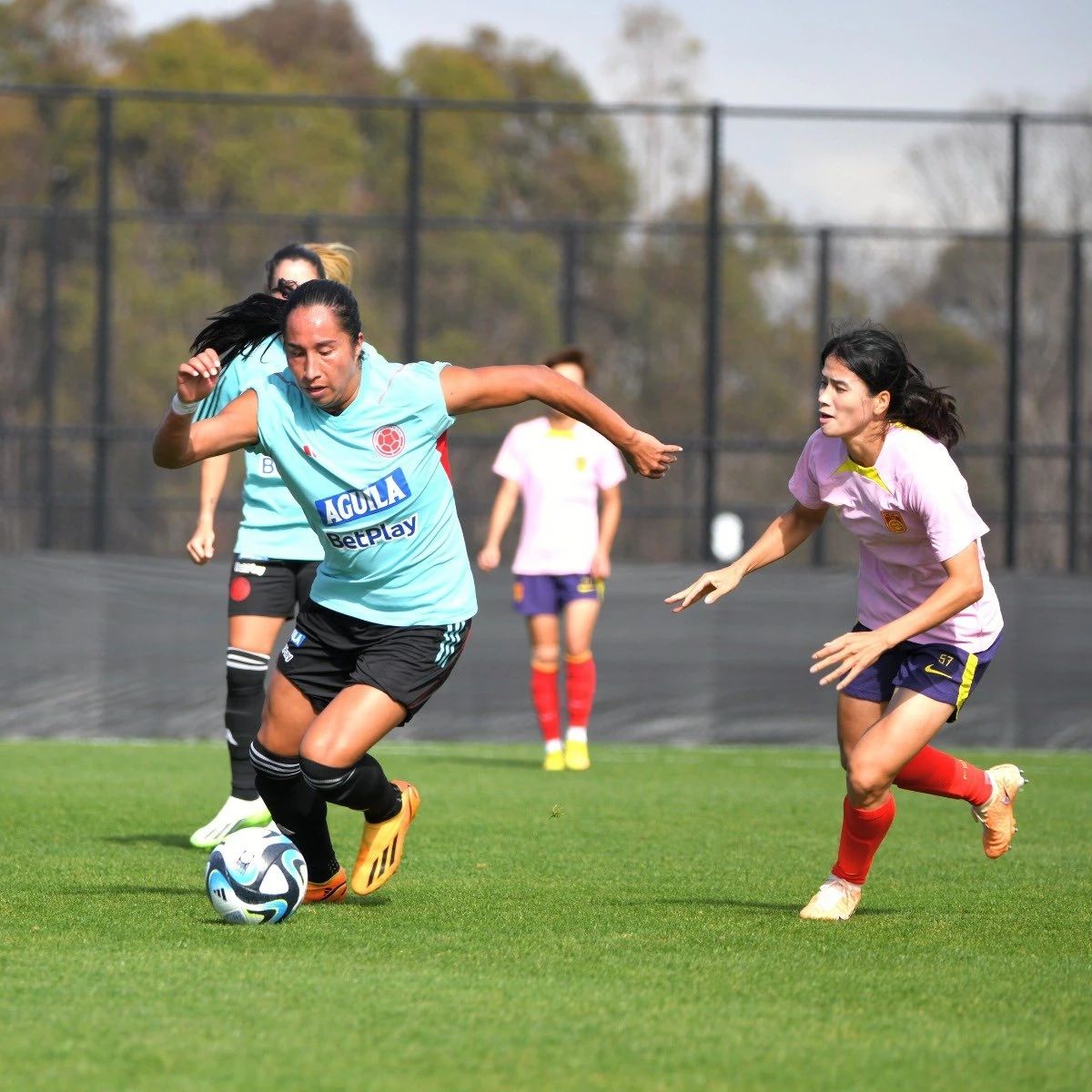 爱游戏地址-世界杯热身赛：女足选手展现出色状态的简单介绍