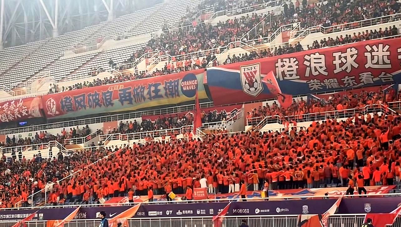 爱游戏官方入口-巴塞罗那球迷对球队表现给予热情支持的简单介绍