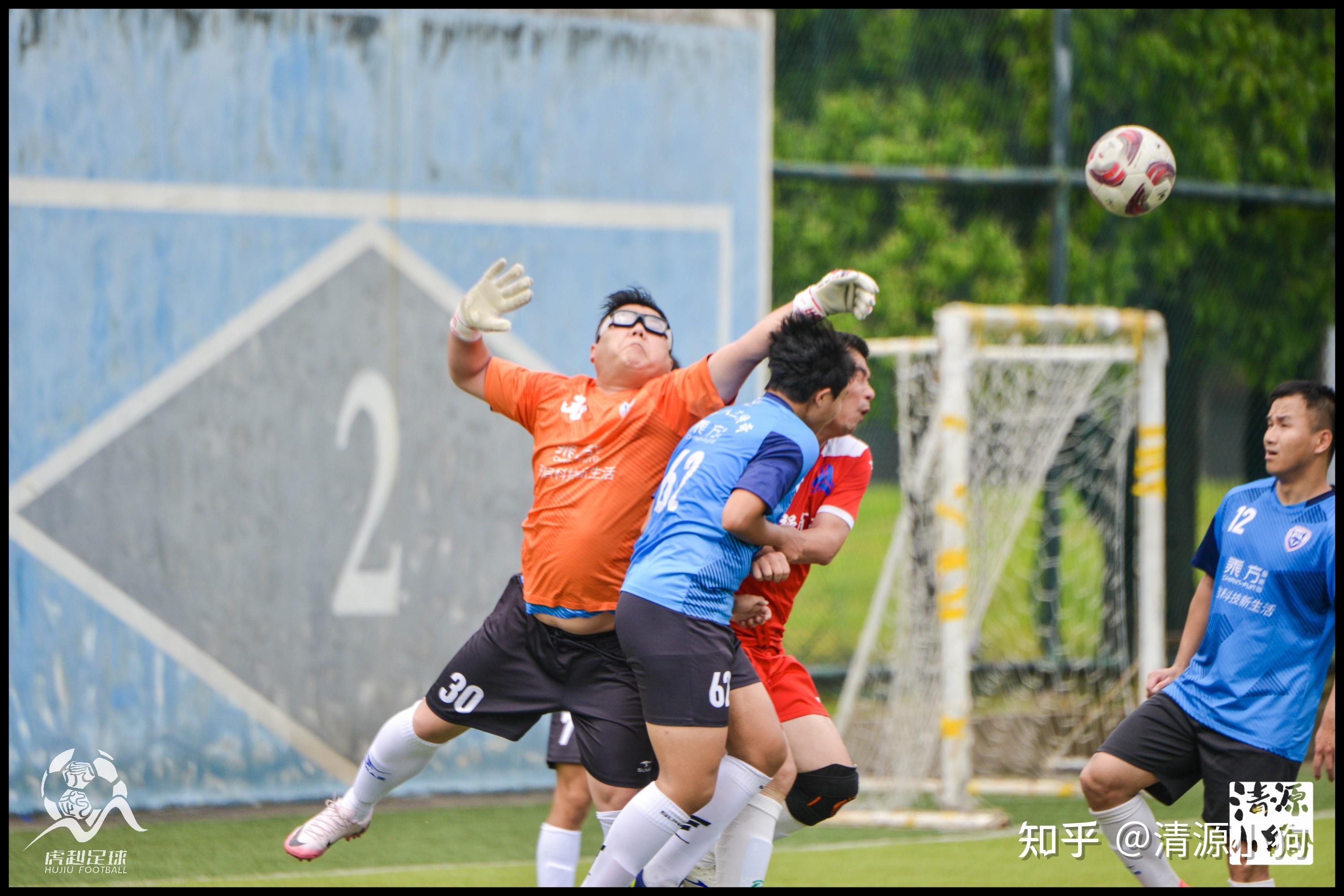 关于强力攻守:足球联赛精彩对决引关注的信息 关于强力攻守:足球联赛精彩对决引关注的信息