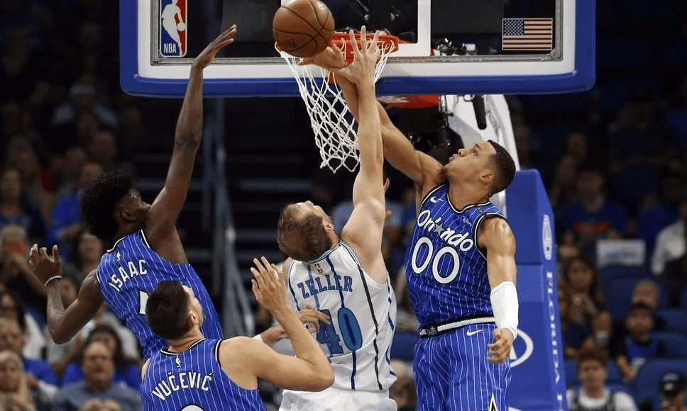 魔术外线火力全开,奥兰多球迷为胜利欢呼 魔术外线火力全开,奥兰多球迷为胜利欢呼