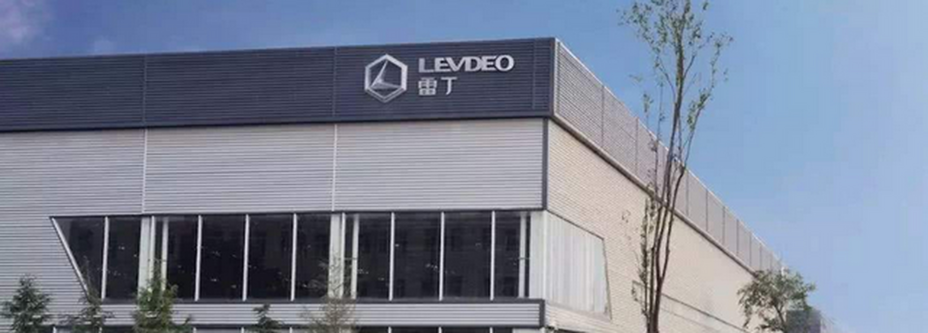 雷丁主帅在赛后惹上风波,引发外界关注 雷丁主帅在赛后惹上风波,引发外界关注