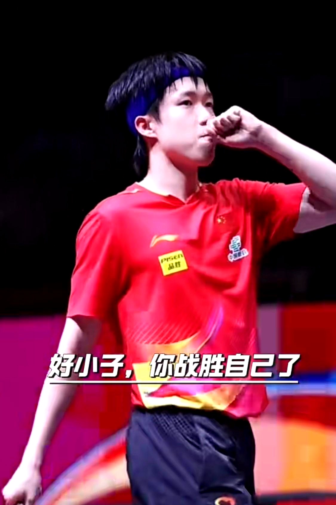 火爆比赛中球员们斗志昂扬,奋力争胜令人为之侧目 火爆比赛中球员们斗志昂扬,奋力争胜令人为之侧目