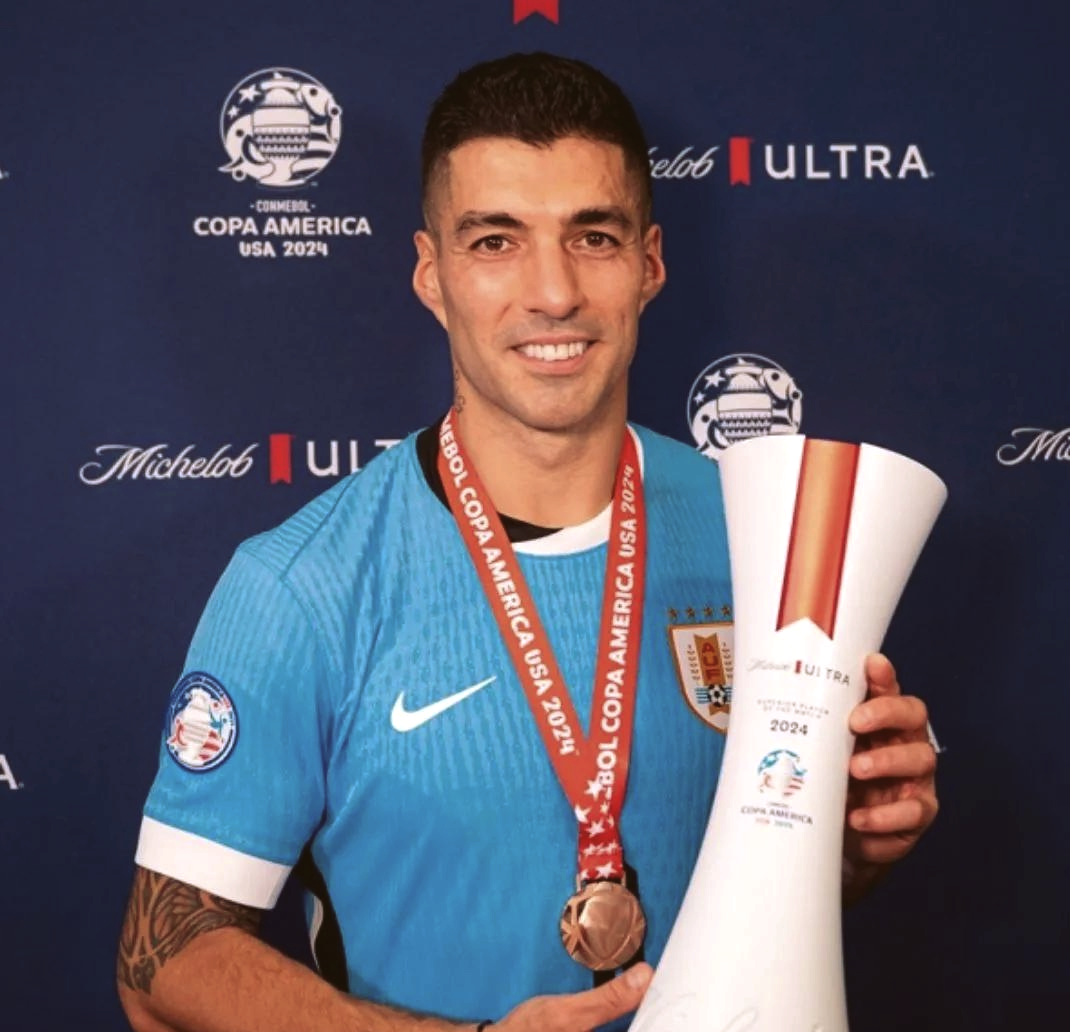 关于马竞球星苏亚雷斯在赛后采访中表示球队目标是夺得西甲冠军的信息