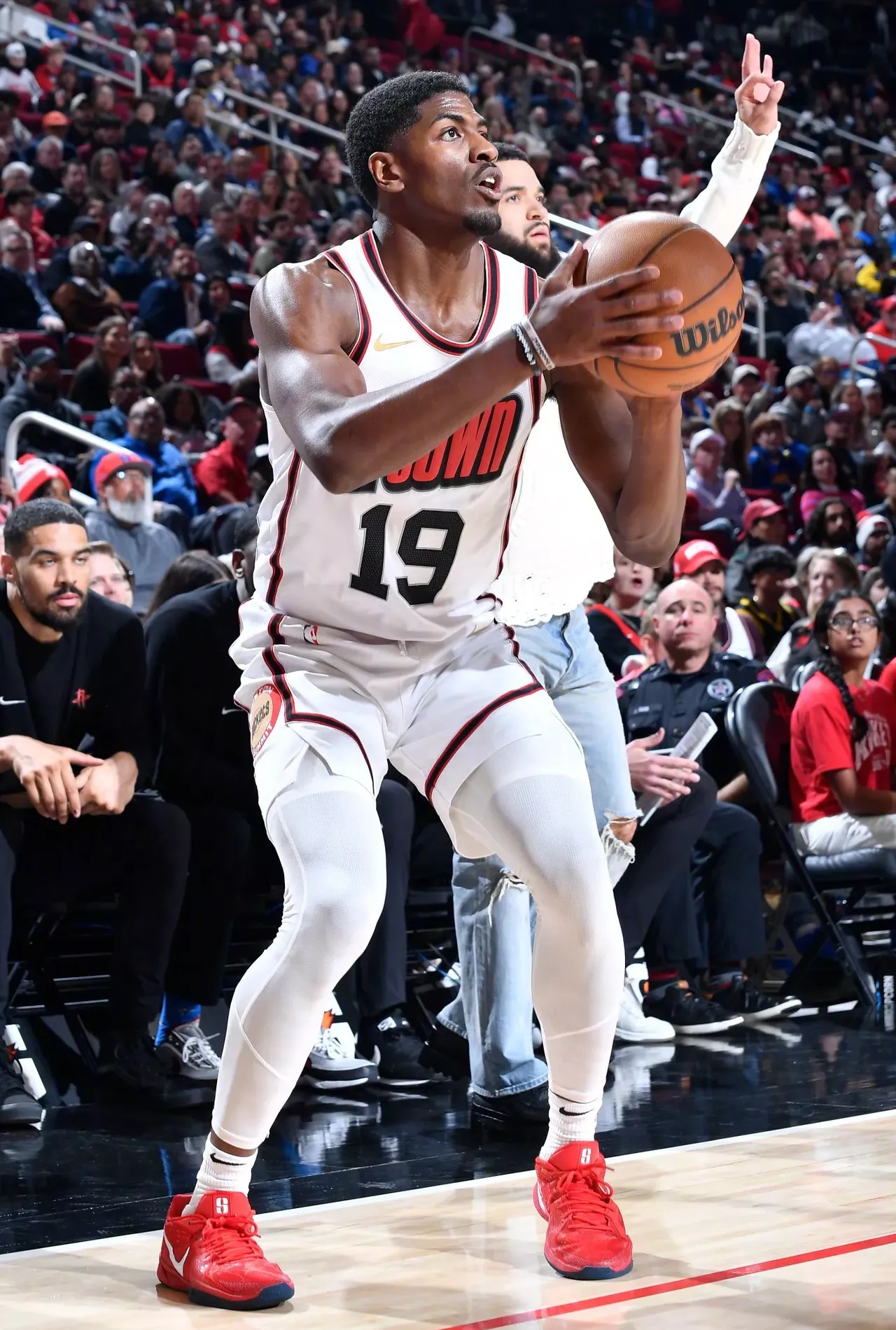 爱游戏下载-火箭大胜马刺，保持不败记录！